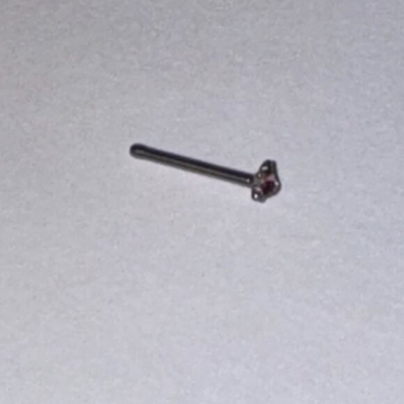 20 Gauge Purple Star Shaped Nose Rings - Picture 7 of 16